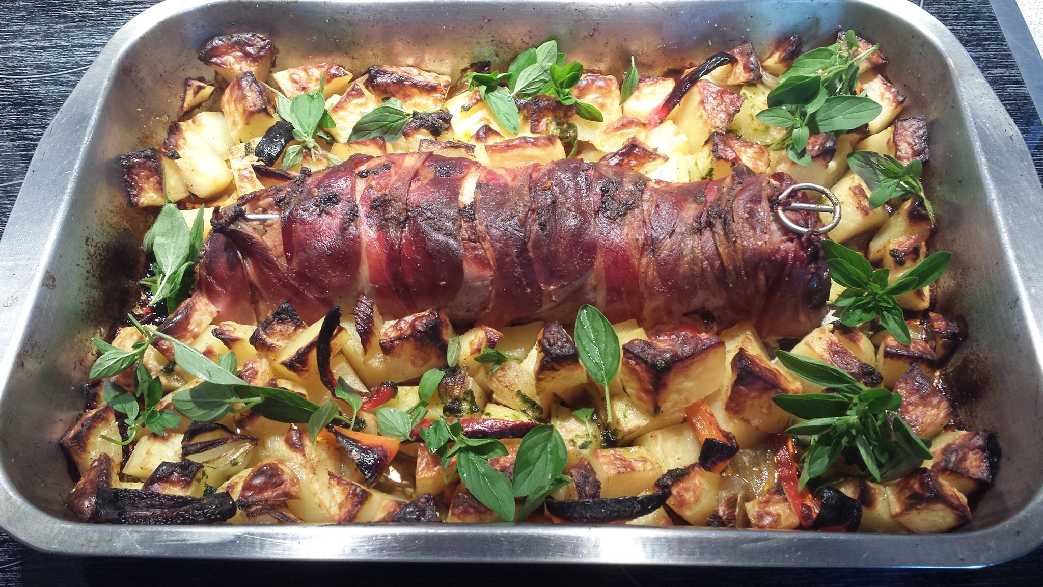 Gefüllte Schweinelende mit Schinken im Röstkartoffelbett | Carmens ...